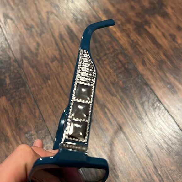 VTG BURBERRY
Oversize Gradient Sunglasses
Gradient Lenses EUC no case unique - Picture 3 of 10